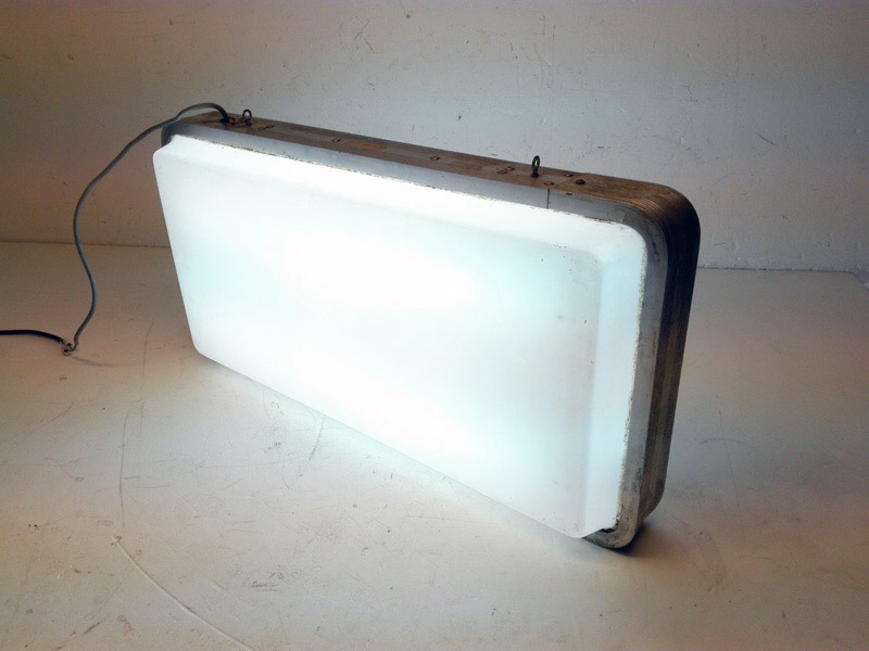 caja luz 2lados 1roto aluminio plastico 27-33.5x59-65.5x13 1u